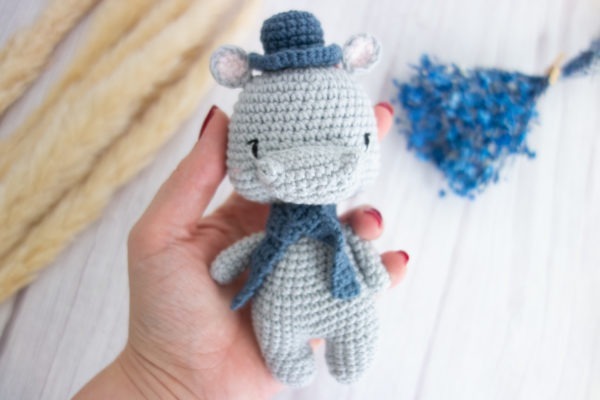Kit Crochet- La Poupée Hippo "Mr Biscuit"