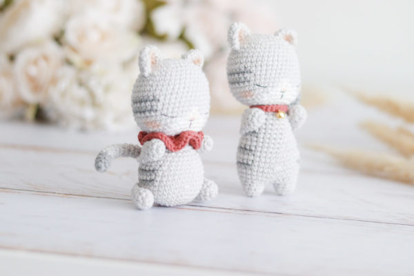 Chat - petits cotons