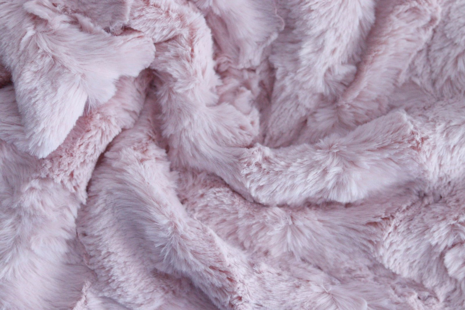 Fausse fourrure rose clair