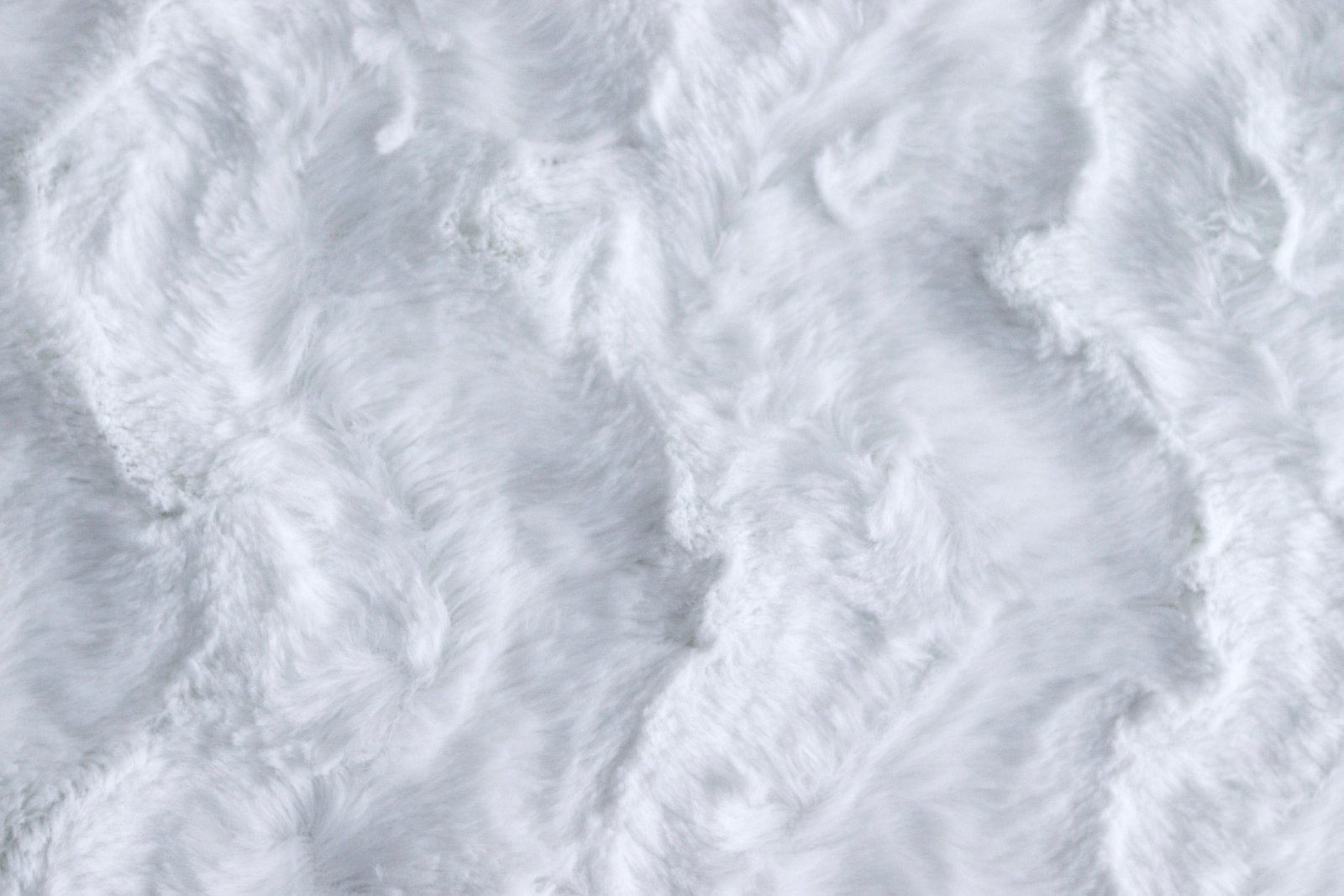 Fausse fourrure blanche