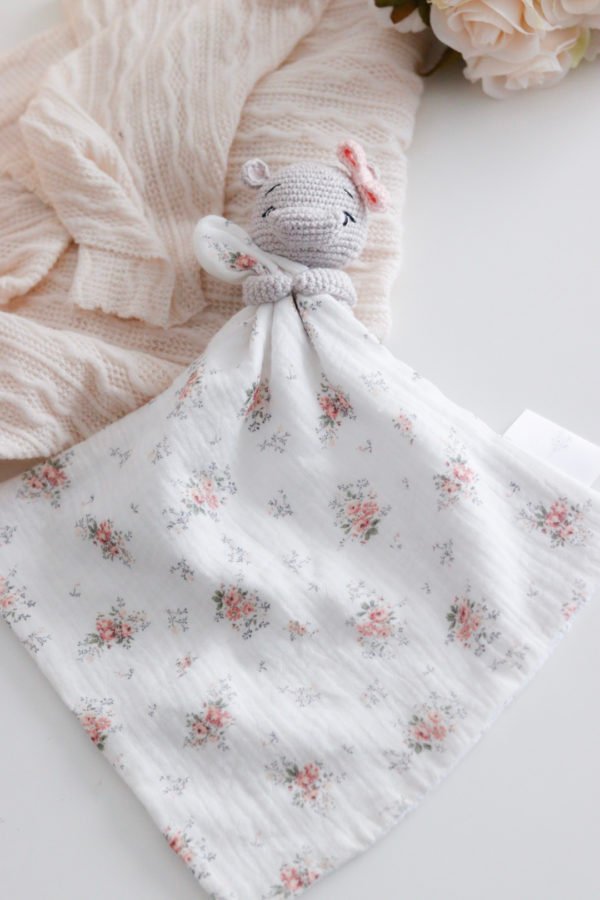 Doudou câlinou Hippo au crochet à personnaliser