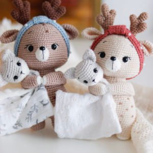 Kit au crochet pour faire le renne de noel. Avec 18 pages au format PDF, vous retrouverez toutes les instruction pour réaliser cet amigurumi au crochet.