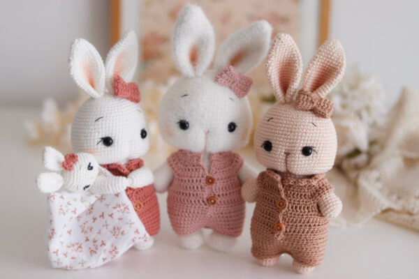 kit crochet lapin avec pyjama et doudou, diy, doudou amigurumi