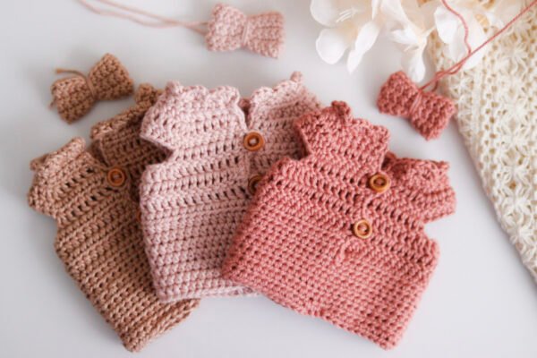 kit crochet lapin avec pyjama et doudou, diy, doudou amigurumi