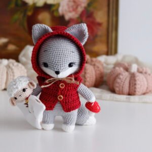 Kit crochet amigurumi Noctis le loup avec manteau rouge et accessoires – doudou mouton et mini champignon