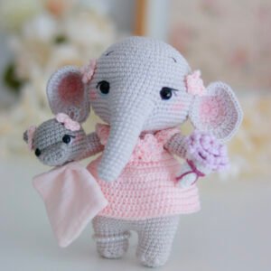 Kit crochet amigurumi Rosie l'éléphant en robe rose avec son bébé hippo doudo